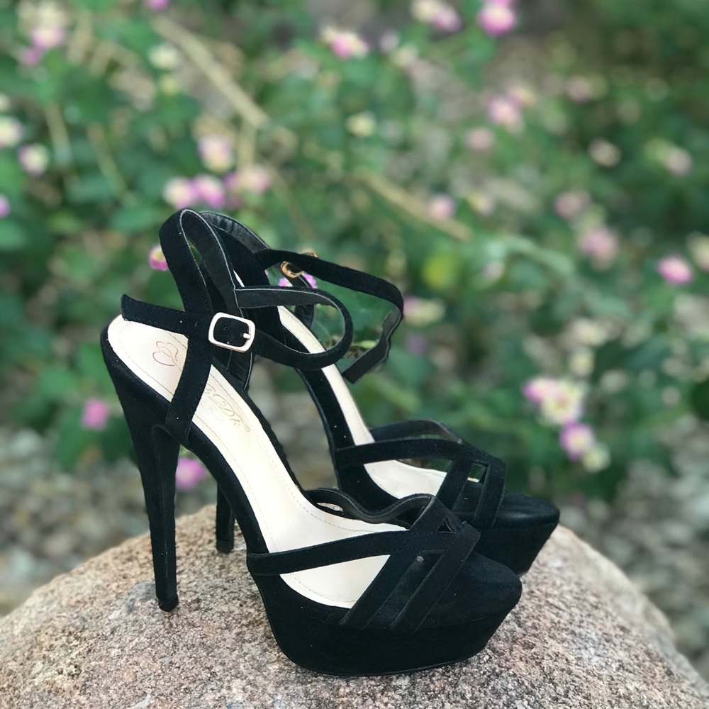 Ankle strap sandals